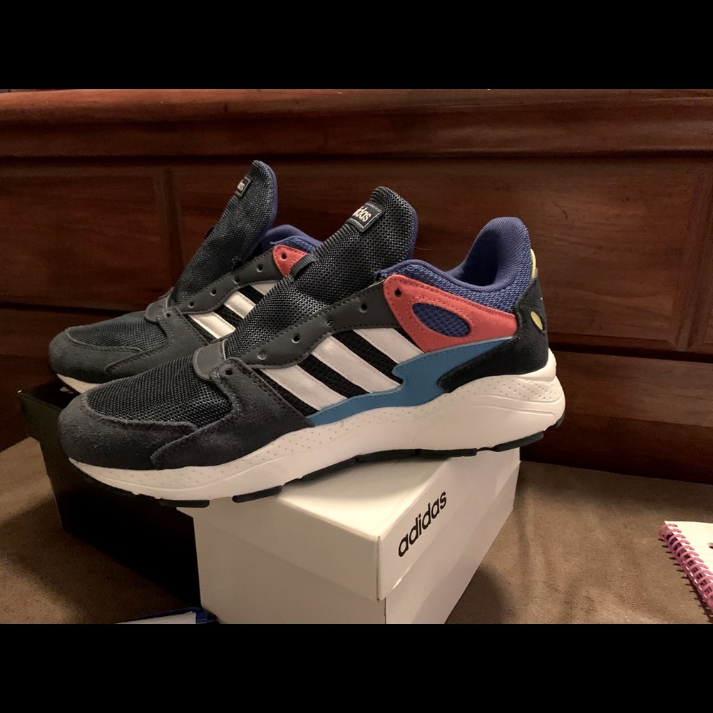 🔥🔥 Adidas “chaos” sneakers